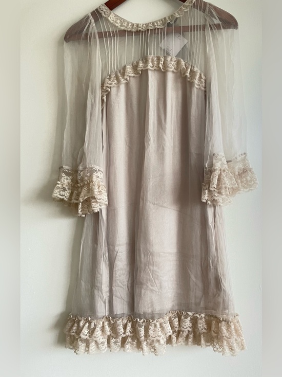 Topshop Dresses & Skirts - Topshop Cream Lace-Trim Sheer Sleeve Formal Dress
